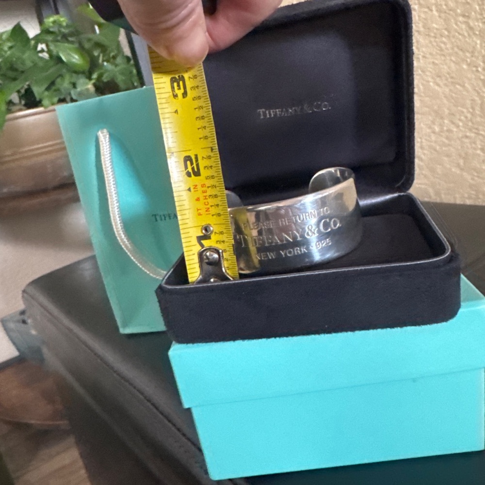 Wide cuff bracelets - Picture 5 of 7